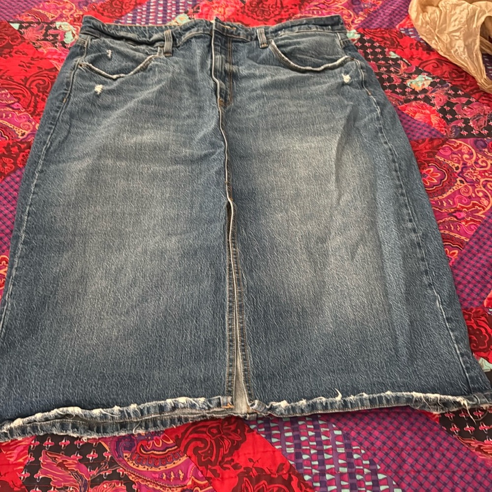 Universal Thread size 17 high rise denim midi skirt